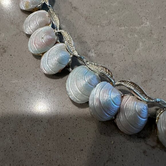Rare Vintage Capri Shells Statement Necklace with textured Seashell Links - Picture 2 of 6